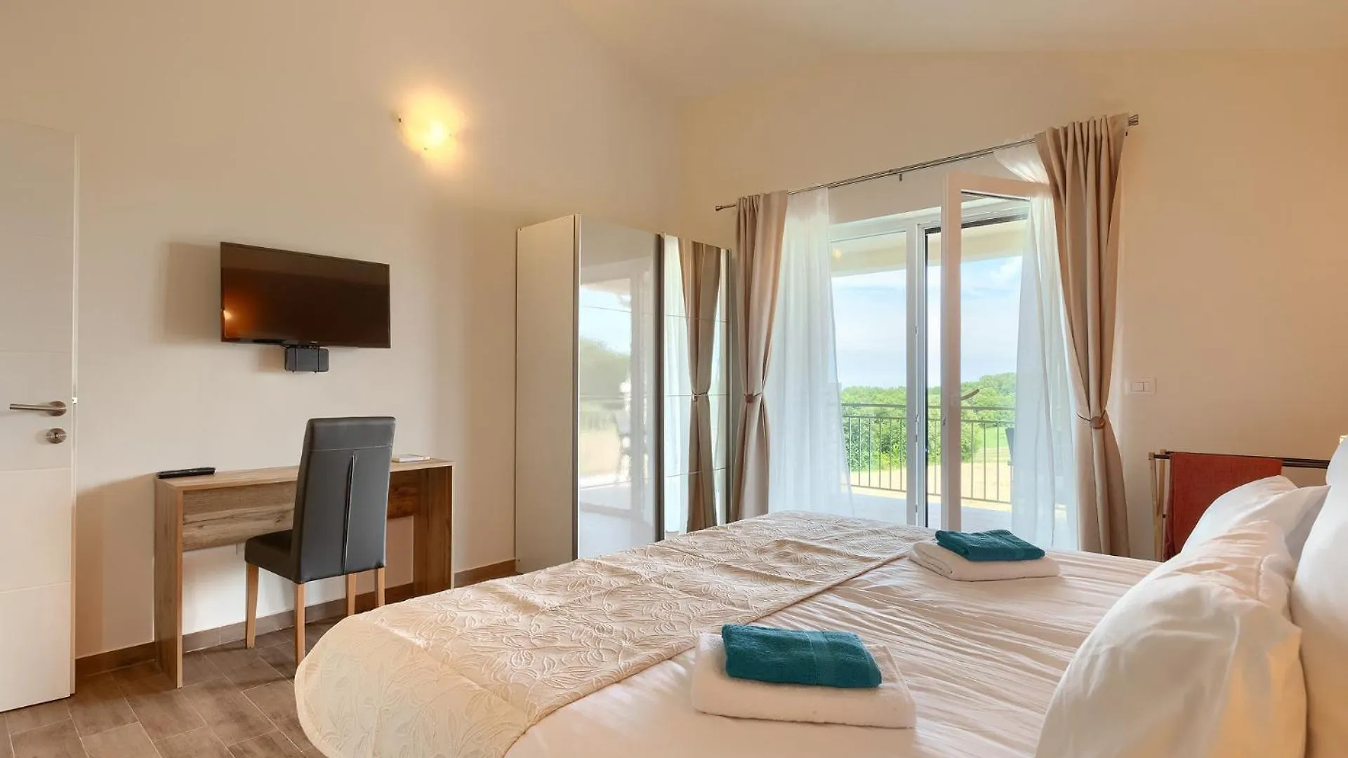 Beautiful Villa Casa Nova With Pool In Brtonigla